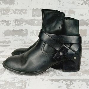 Ugg Elysian Black Leather Block Heel Almond Toe Side Zip Ankle Boots T625